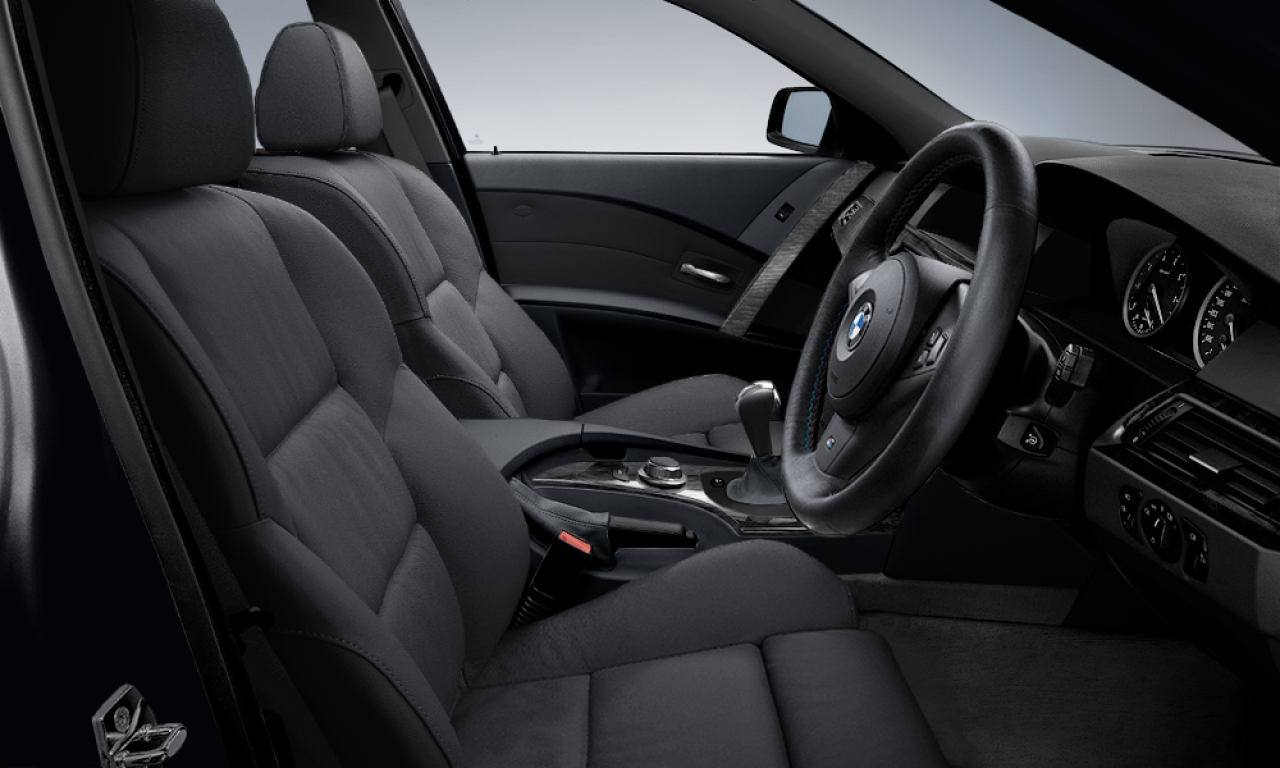 Interior of BMW 530i (E60), VIN WBANE72070CM18113