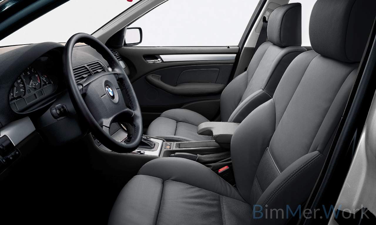 Interior of BMW 318I (Sedan (4 Doors)), VIN WBAAL31010AY34698