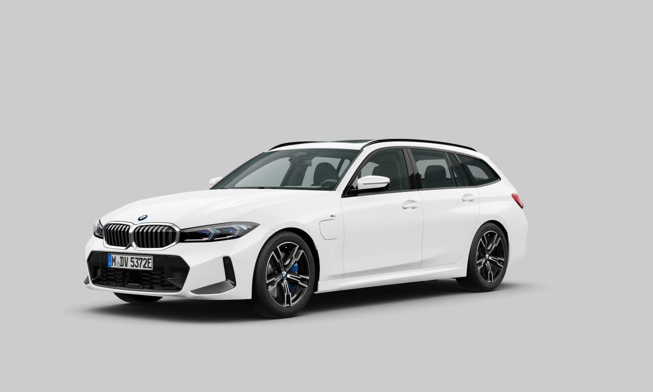 Exterior of BMW 330e (Touring (5 Doors)), VIN WBA41GL000FV61313