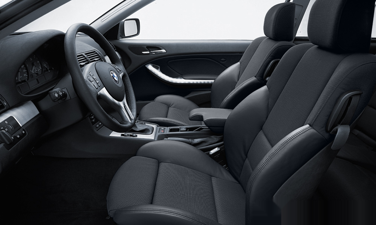 Interior of BMW 320I (E46 (3)), VIN WBAAR110X0JL53352