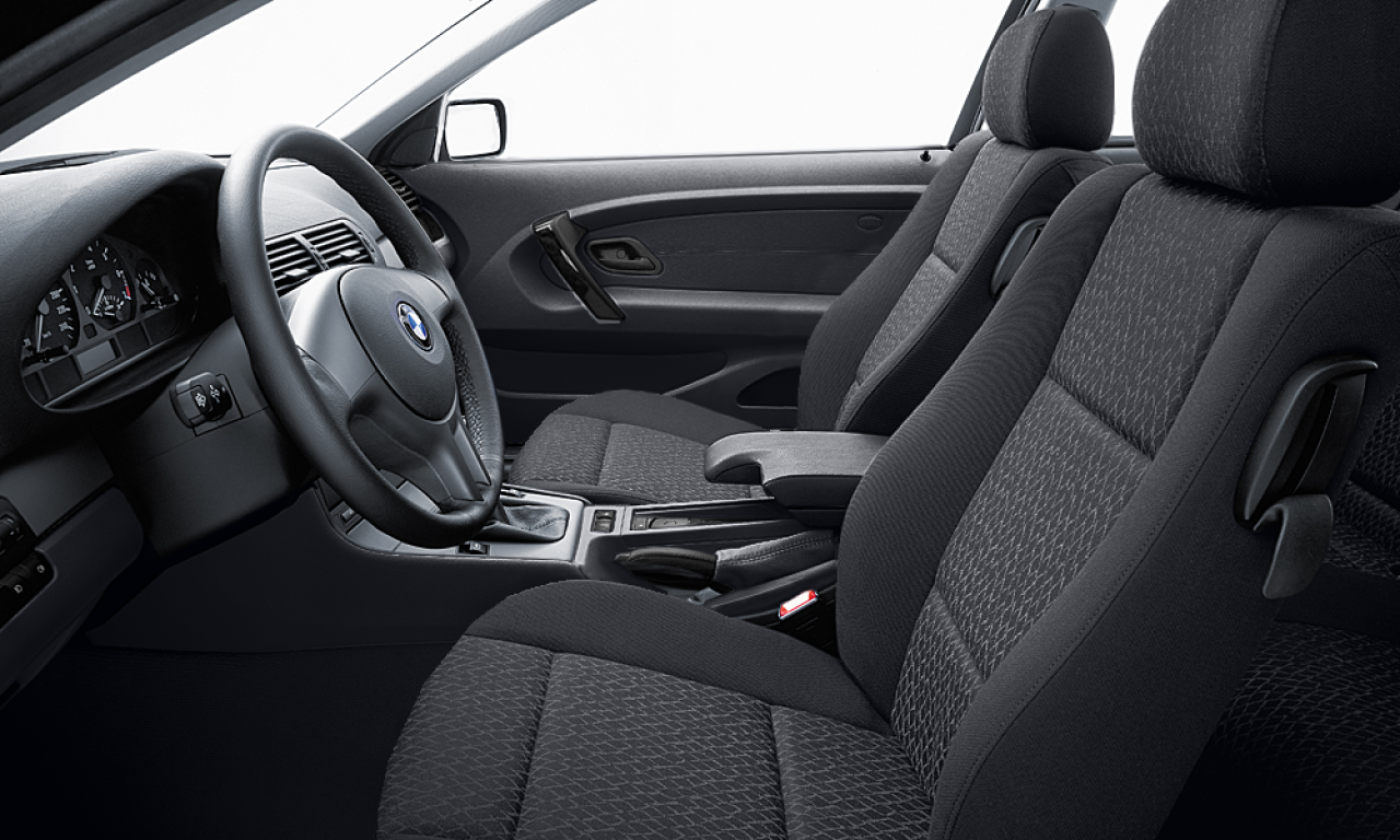 Interior of BMW 316ti (E46 (5)), VIN WBAAT51060FW55863
