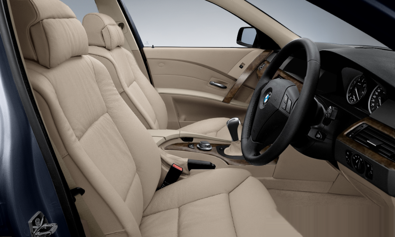 Interior of BMW 550i (E60), VIN WBANB52000CR75667