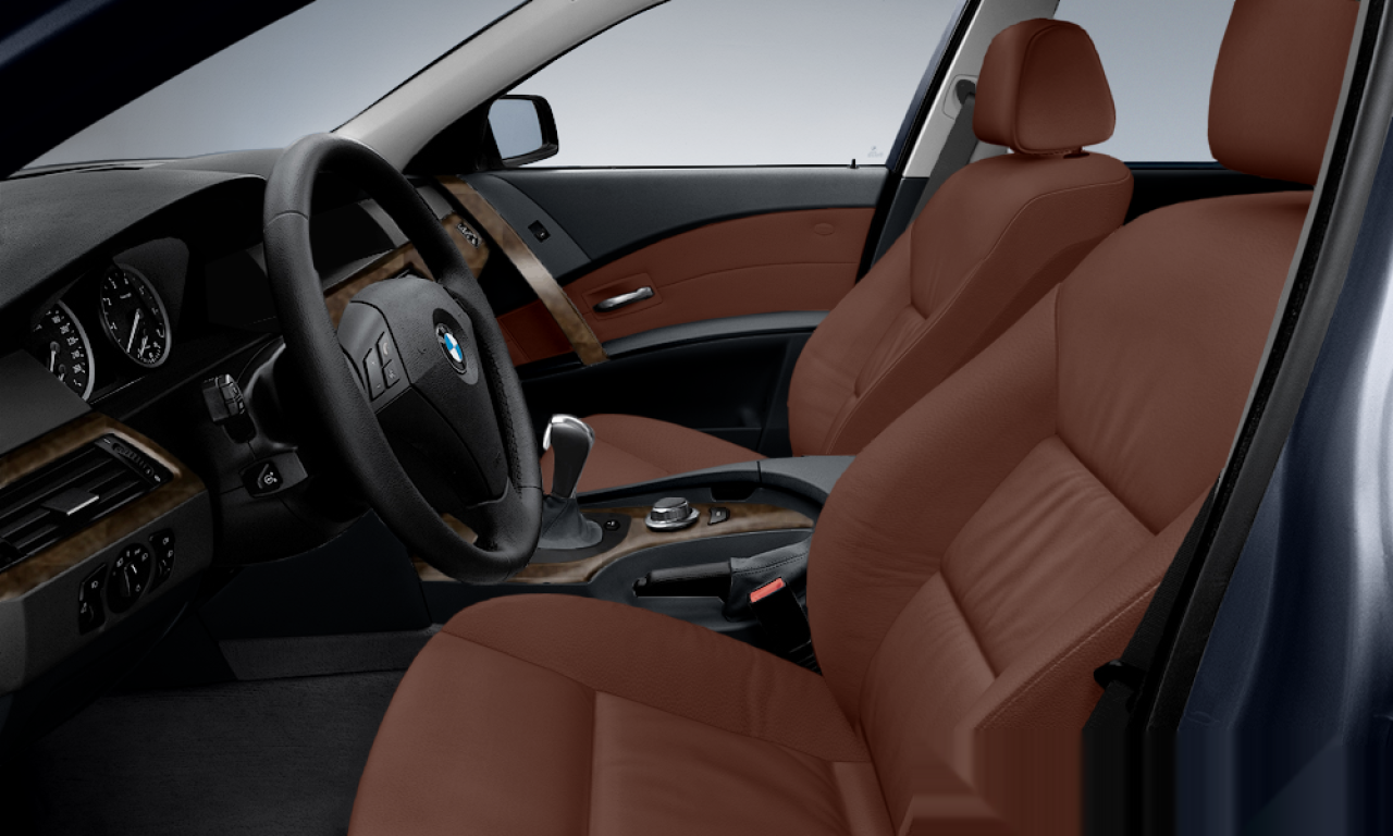 Interior of BMW 523i (E60), VIN WBANE31040B951259