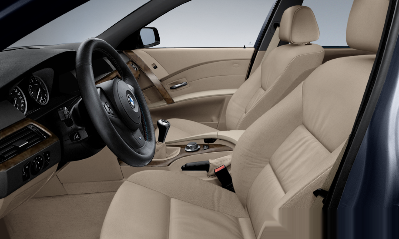 Interior of BMW 525i (E61), VIN WBANL51040CM95579