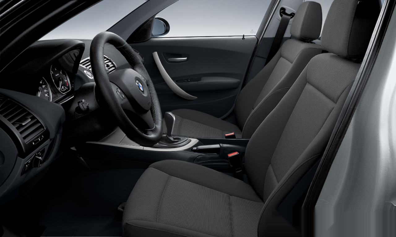 Interior of BMW 118i (E87), VIN WBAUF31040PR40659