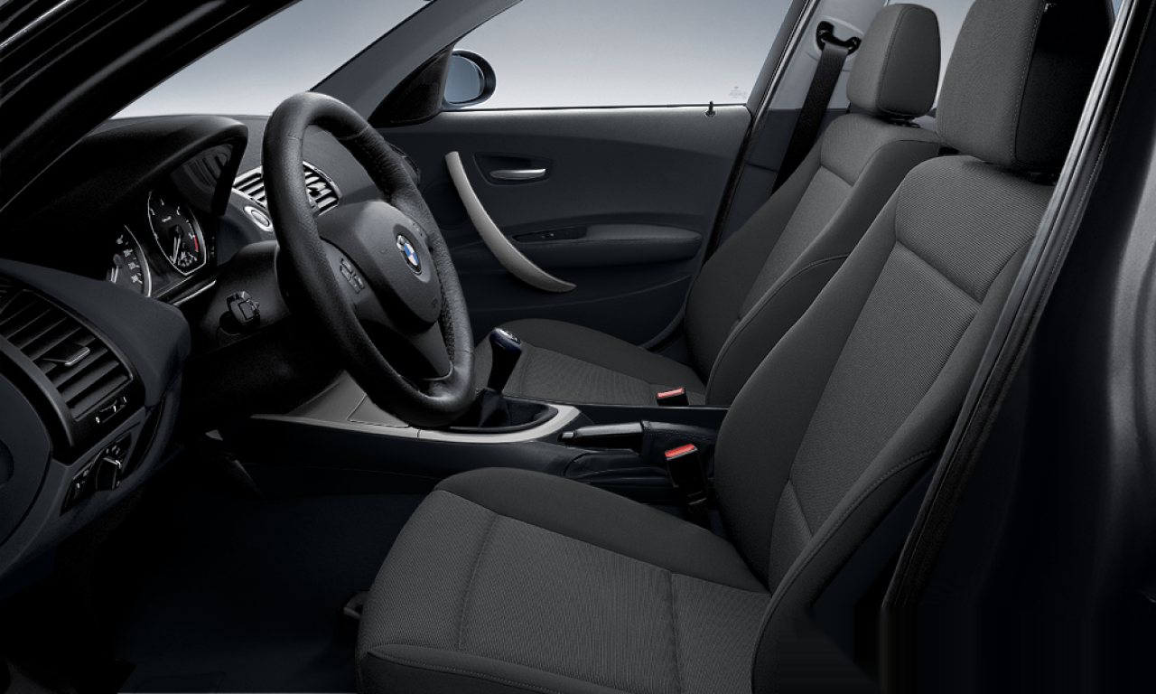 Interior of BMW 118d (E87), VIN WBAUG31020PU77711