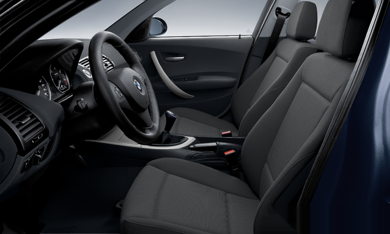 Interior of BMW 118d (E87), VIN WBAUG31080PU18422